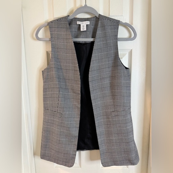 Sincerely Jules Gray and Black Tailored Vest - Picture 1 of 8
